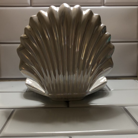 HOLIDAY SPECIAL- CLAM SHELL 3-Wick Candle Holder: Bath & Body Works - Picture 9 of 15
